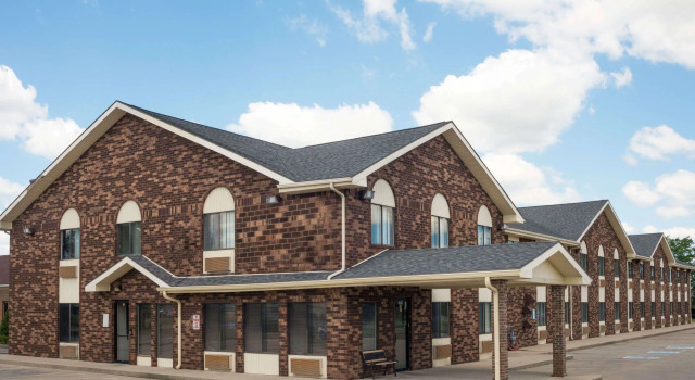 Days Inn by Wyndham Muncie -Ball State University, Book Hotel Muncie Indiana