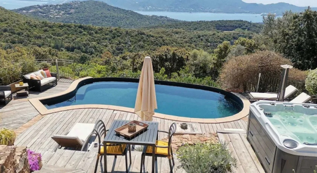 Номер Premium Swim Lodge Hotel Porto Vecchio