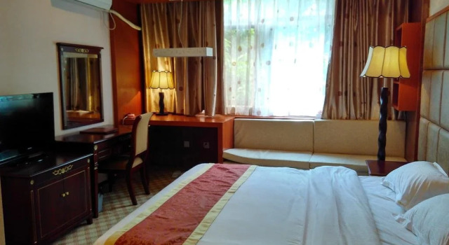 Emei Mount Xiuhu Holiday Resort, Prenota Resort Hotel a Leshan con parcheggio, Parcheggio