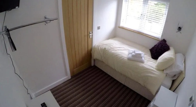 Deepcut Lodge Bed & Breakfast Self Service, Забронировать Отель «постель и завтрак» Отели Западного Суссекса 3 звезды, 3*
