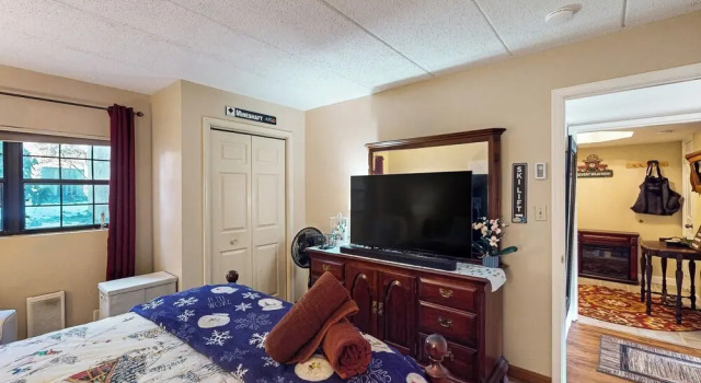 Lakefront Poconos Retreat! Pool & Hot Tub Access, Book Hotel Holiday Poconos United States of America
