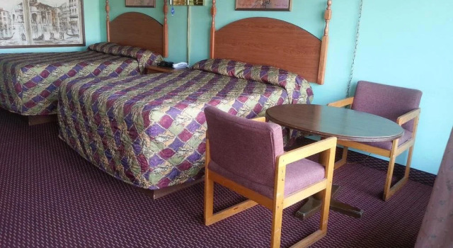 Gray Plaza Motel West Frankfort, Varaa Motelli West Frankfort Illinois