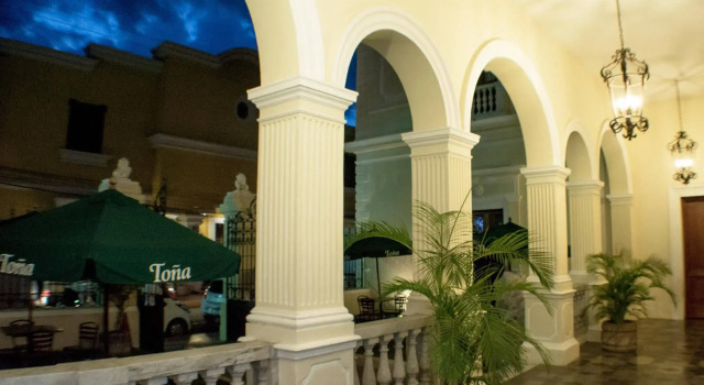 Hotel La Perla, Book Hotel Hoteller i Leon Region med parkering, Parkering