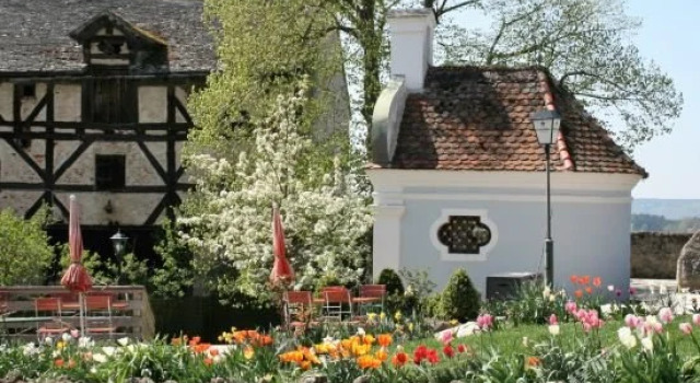 Schloß Arnsberg, Buchen Sie Hotel Kipfenberg 