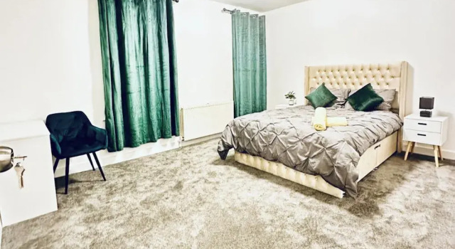 5bed-10 Guests-near City Centre-free Parking, Rezervasyon Tatil Evi Merseyside villalar, Villa