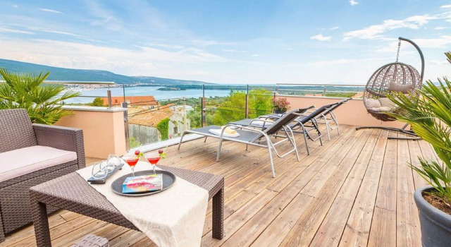 Seaview Villa in Kornic Kvarner with Outdoor Jacuzzi, Prenota Villa Kornić 