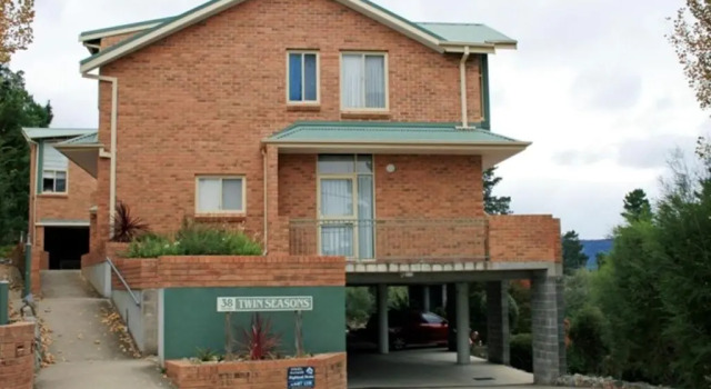 Twin Seasons 4 - Lake and Mountain Views