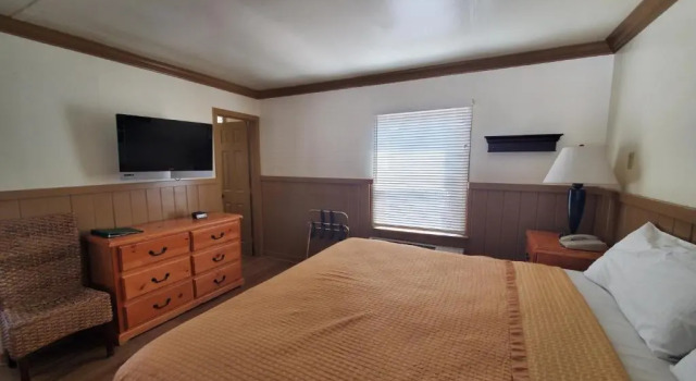 Двухместный люкс с видом на реку Kernville Inn