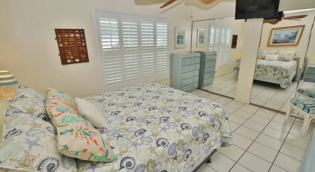 Colony Beach Club 132