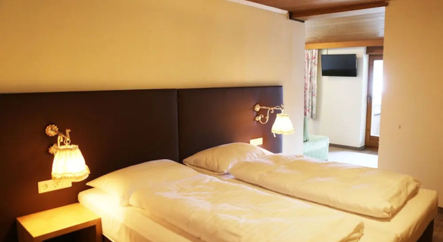 Семейный номер Standard с балконом и с видом на горы Gasthof Pension Madseiterhof