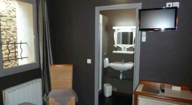 Двухместный номер Superior Logis Hôtel La Farigoule