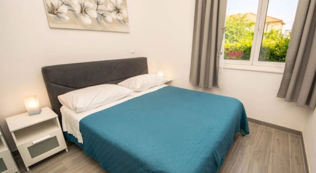 Apartment Mare Ammoudi 16562, Buchen Sie Ferienwohnung Hotels in Gespanschaft Split-Dalmatien mit Pool, Schwimmbad