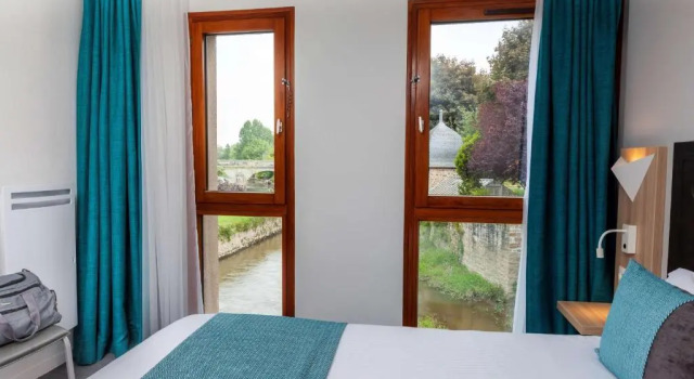 Номер Comfort с видом на реку Best Western Le Moulin de Ducey