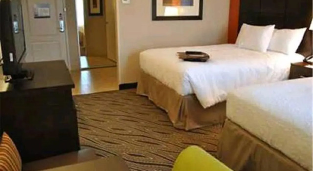 Четырёхместный номер Deluxe Hampton Inn Evansville Airport