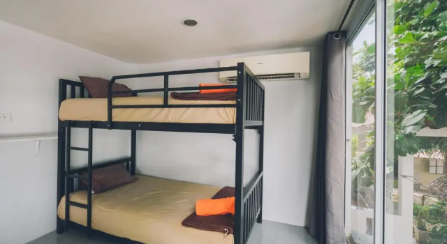 Кровать в общем номере Chill Inn Lamai Hostel & Beach Cafe