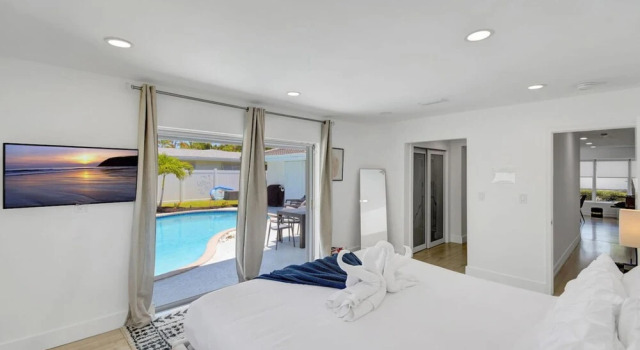 Коттедж Florence Villa Heated Pool