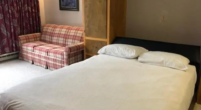 Четырёхместный номер Standard Evergreen Valley Inn