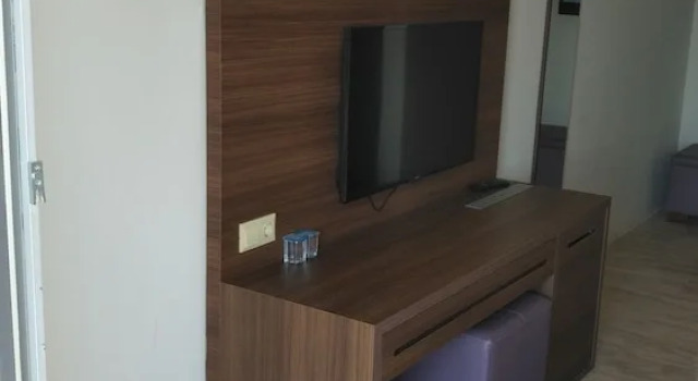 Двухместный номер Comfort с балконом и с видом на бассейн Neopol Hotel Deluxe
