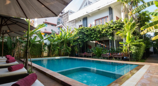 Двухместный номер Deluxe с балконом Apsara Centrepole Hotel