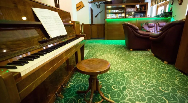 Hotel Polovnik, Rezervovat Hotel Hotely v Žilinský kraj s parkováním, Parkování