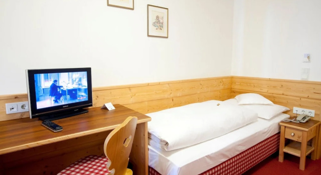 Одноместный номер Comfort с балконом и с видом на горы Hotel Falken