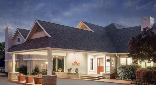 Hawthorn Suites By Wyndham St. Louis Westport Pla, Boek Hotel Hotels in Missouri met zwembad, Zwembad
