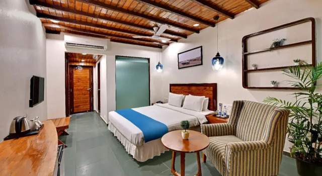 The Fern Leo Beach Resort, Varaa Lomakeskus Hotellit Madhavpur uima-altaalla, Uima-allas