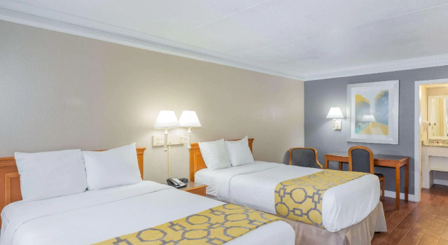 Четырёхместный номер Standard La Quinta Inn Tallahassee South