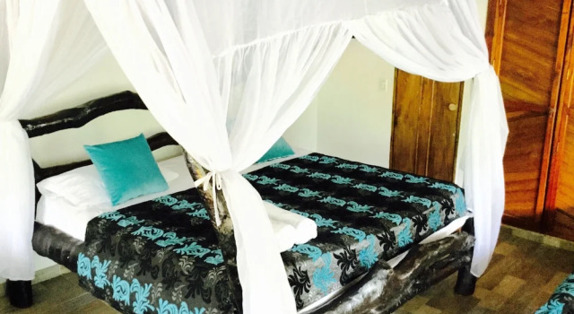 Семейное бунгало с балконом Hostal Villa Cata