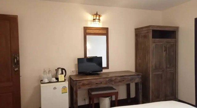 Двухместный номер Standard с балконом и с видом на бассейн Sripat Guesthouse SHA Extra Plus