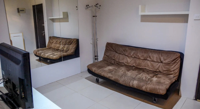 1 Bedroom at Cosmo Mansion Apartment by Travelio, Забронировать Апартаменты/квартира Отели Джакарты с парковкой, рядом с Jakarta Textile Museum, Парковка