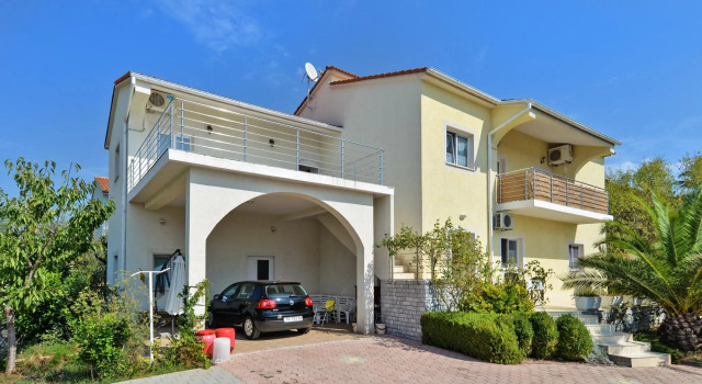 Apartment 72