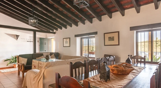 Waterfront Villa in Jerez de la Frontera with Fireplace, Забронировать Вилла Херес-де-ла-Фронтера 