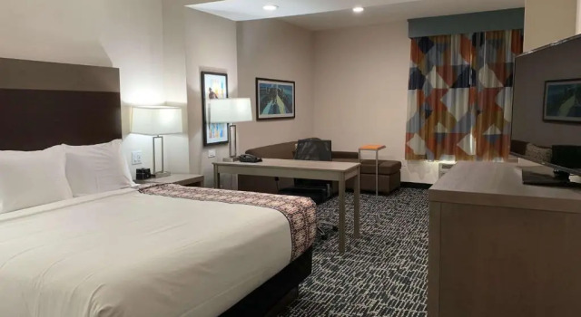 Люкс La Quinta Inn & Suites by Wyndham-Red Oak TX IH-35E