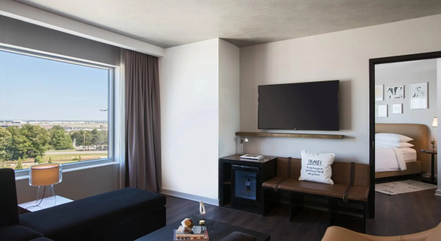 Люкс Renaissance Atlanta Airport Gateway Hotel
