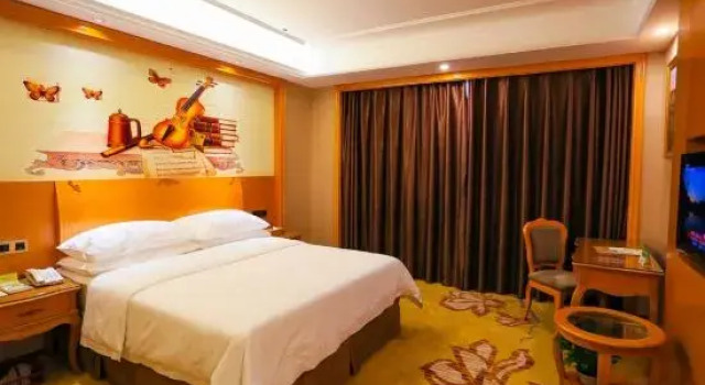 Vienna Hotel (Nanning Anji Wanda 33rd Middle School Subway Station), Rezerwuj Hotel Hotele w Nanning z parkingiem, Parking