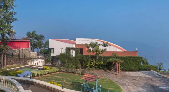 SaffronStays Aurelia, Panchgani - Balinese villa with breathtaking valley views, Prenota Villa Cottage a Maharashtra, Cottage