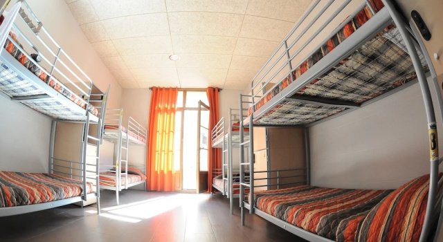 Кровать в общем номере Be Zaragoza Hostel