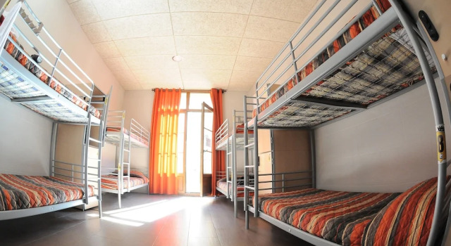 Кровать в общем номере c 1 комнатой Be Zaragoza Hostel