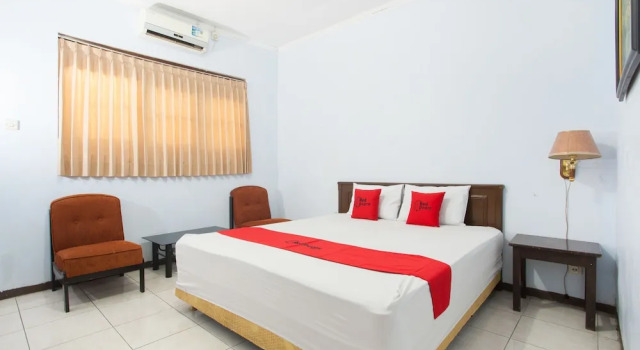 RedDoorz near Plaza Araya, Prenota Hotel Malang East Java