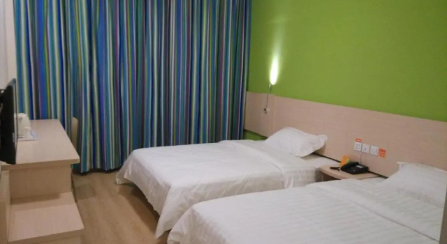 7 Days Inn Jiangyin Xicheng Road Qingyang Branch, Prenota Hotel Hotel a Jiangsu con parcheggio, Parcheggio