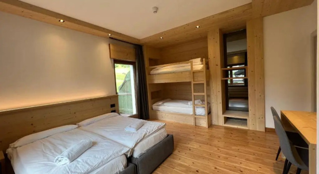 Четырёхместный номер Standard с балконом Hotel DLa Varda