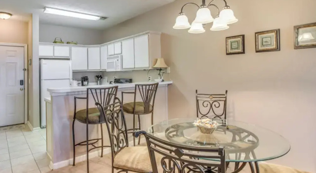 Golf Getaway w/ Pool Access in Myrtle Beach!, Забронировать Отель Миртл-Бич Гранд-Странд, рядом с Outlet Park at Waccamaw Shopping Center