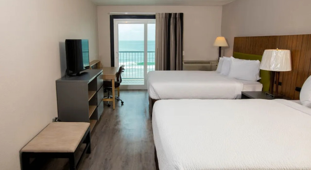 Двухместный номер Deluxe oceanfront Garden City Inn
