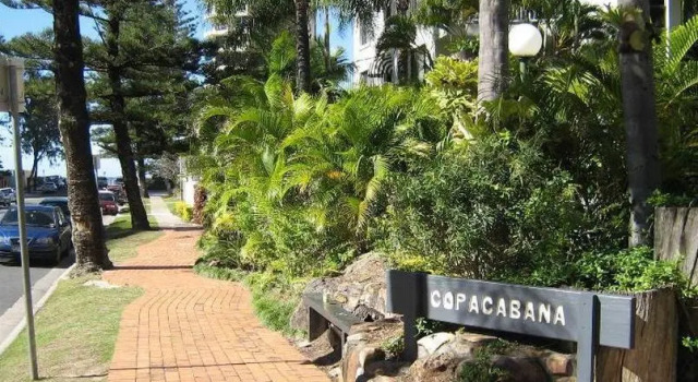 Кровать в общем номере с 2 комнатами Copacabana Apartments