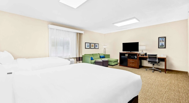 Четырёхместный люкс Comfort Inn & Suites Pueblo