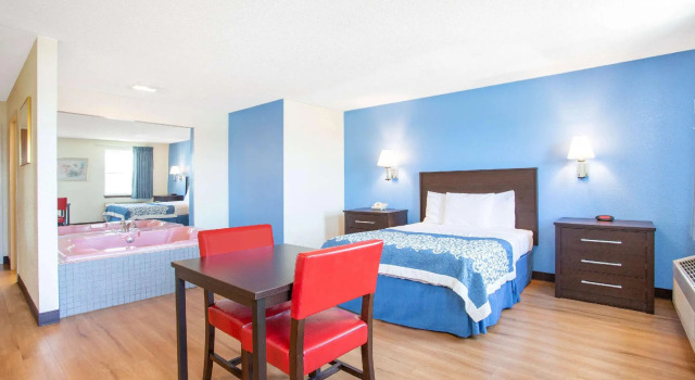 Люкс Days Inn by Wyndham Lancaster PA Dutch Country