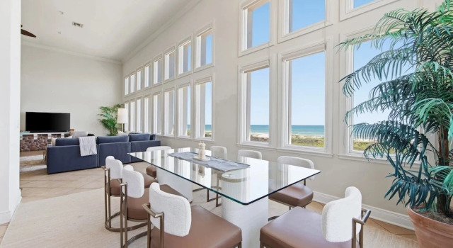 Коттедж Manu Kai - Beachfront House With Private Pool And Hot Tub 6 Bedroom Home by RedAwning
