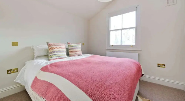 Коттедж Central London 4BR Queens Park Family Home With Garden