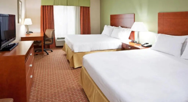 Четырёхместный номер Standard Holiday Inn Express & Suites Niagara Falls by IHG
